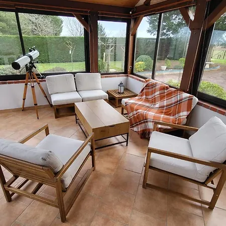 Le Petit Charme - L'eveque *